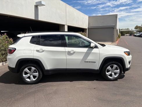 Used 2017 Jeep Compass Latitude w/ Cold Weather Group AWD/4WD image 5
