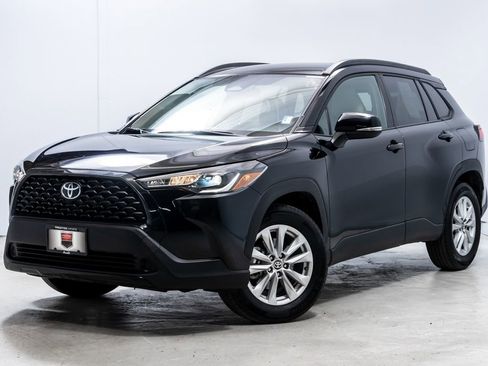 Used 2024 Toyota Corolla Cross LE image 1