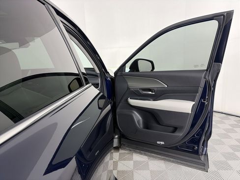 Used 2025 Toyota Grand Highlander FWD image 31