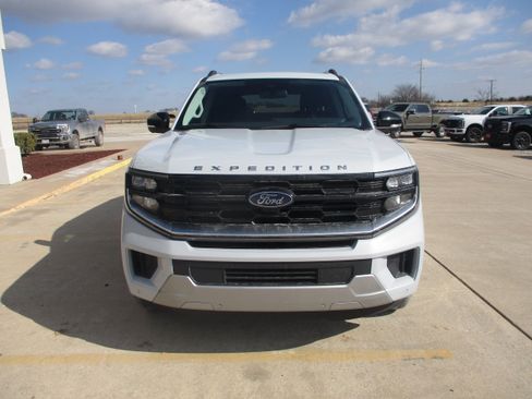 New 2026 Ford Expedition Platinum w/ Driver's Package AWD/4WD image 5