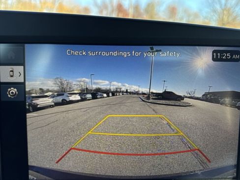 Used 2025 Hyundai Elantra SE image 18