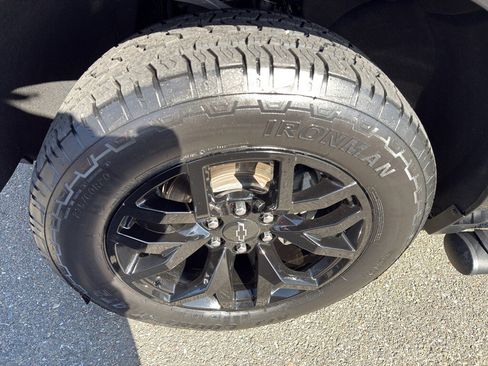 Used 2024 Chevrolet Tahoe Z71 w/ Luxury Package image 11