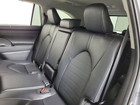 Used 2026 Toyota Highlander XLE AWD/4WD image 13