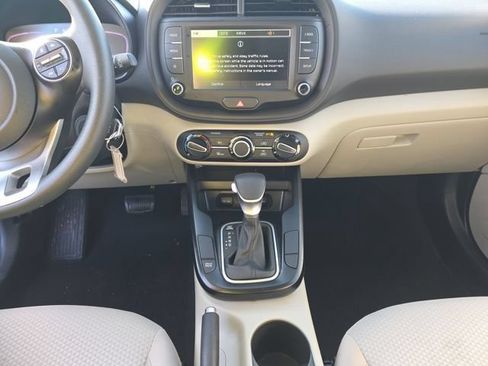 Used 2025 Kia Soul LX FWD image 7