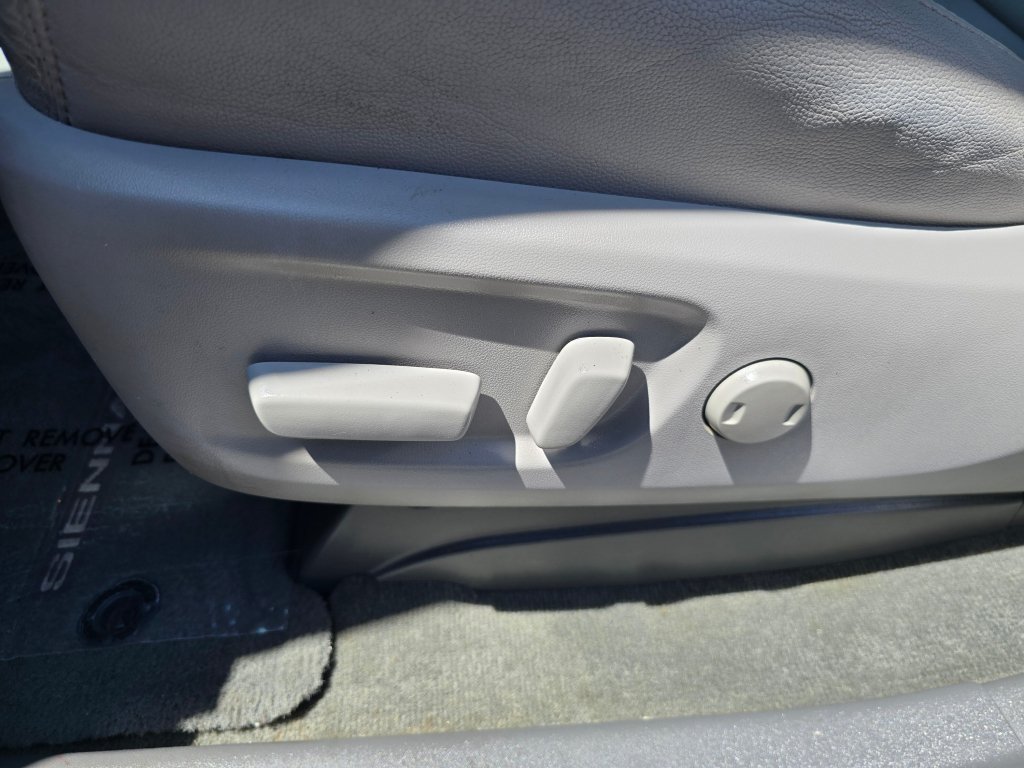 Used 2017 Toyota Sienna XLE Premium FWD image 37