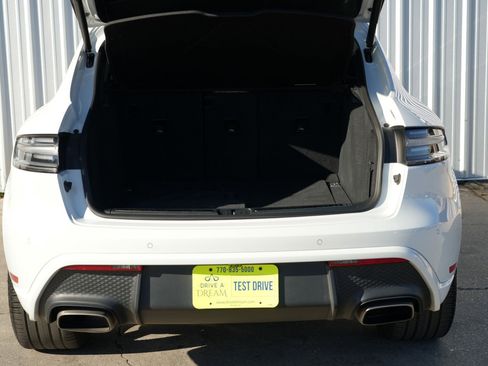 Used 2023 Porsche Macan image 10