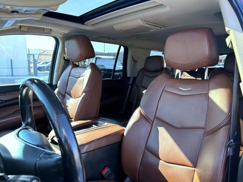 Used 2017 Cadillac Escalade Luxury image 20