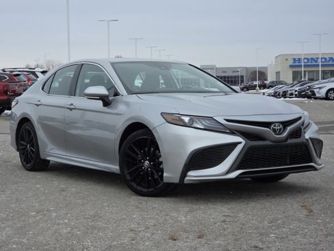 Used 2023 Toyota Camry XSE image 2