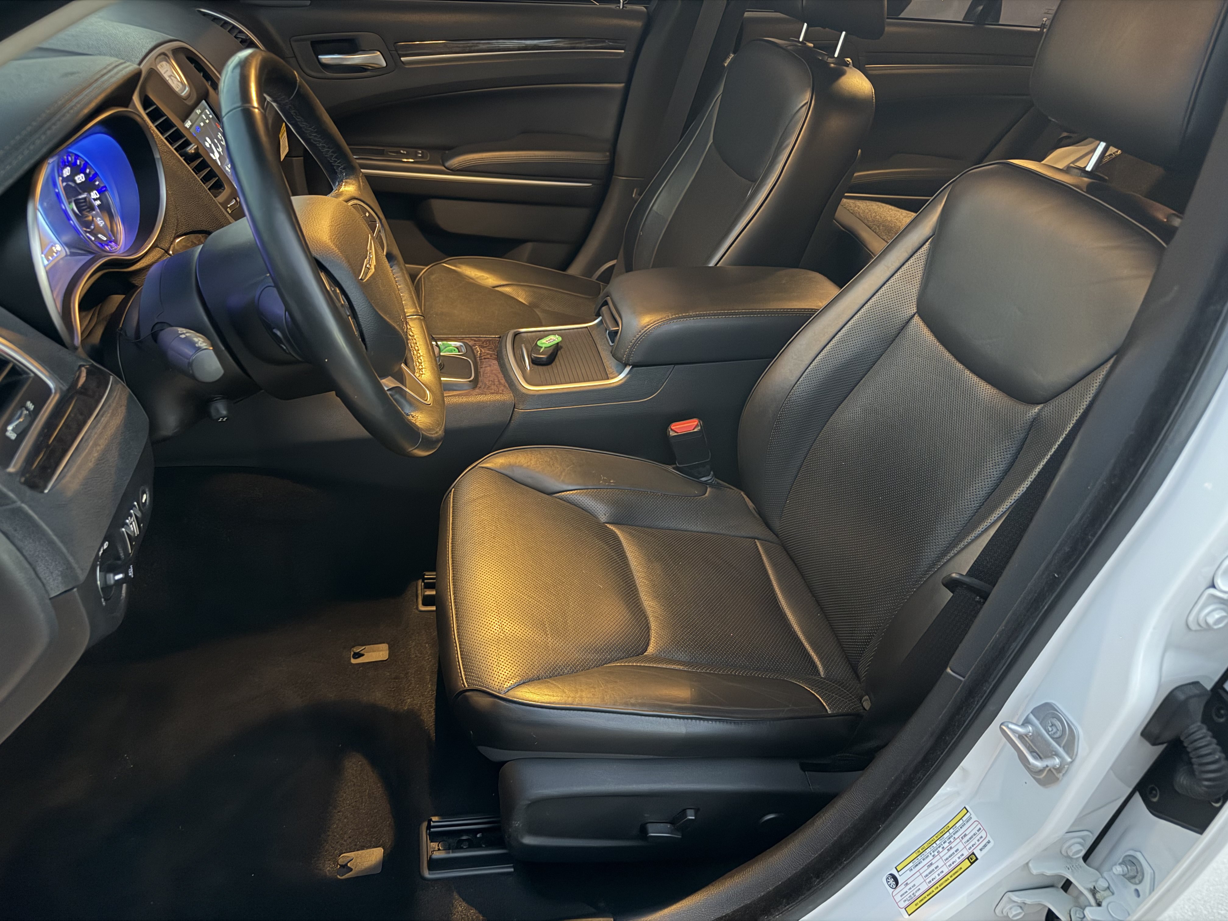 Used 2022 Chrysler 300 Touring L w/ Comfort Group RWD image 30