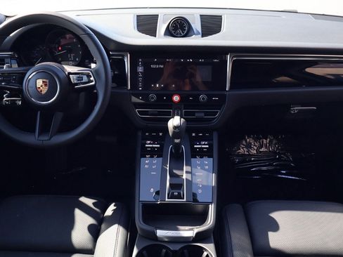 New 2026 Porsche Macan image 22
