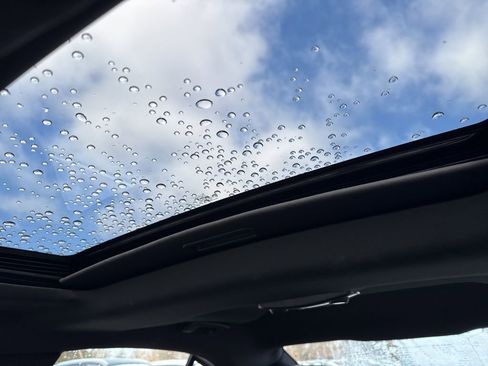 Used 2018 Ford Taurus SHO image 17