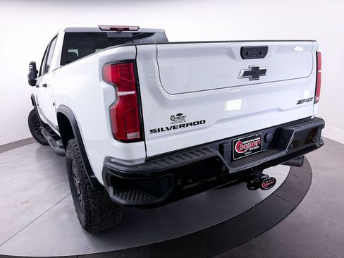 Used 2025 Chevrolet Silverado 2500 ZR2 w/ Technology Package AWD/4WD image 13