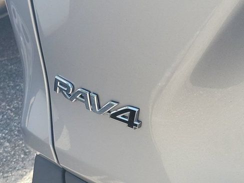 Used 2025 Toyota RAV4 XLE AWD/4WD image 11