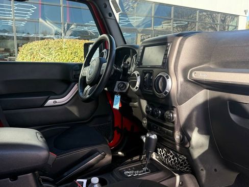 Used 2015 Jeep Wrangler Unlimited Sahara w/ Max Tow Package image 27