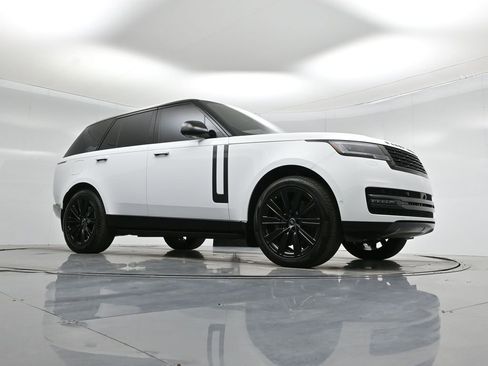 Used 2025 Land Rover Range Rover SE image 2