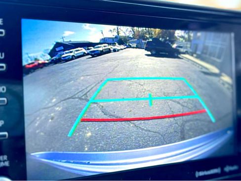 Used 2021 Toyota Highlander XLE image 29