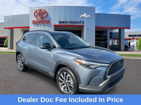 Used 2025 Toyota Corolla Cross XLE w/ Convenience Package FWD image 1