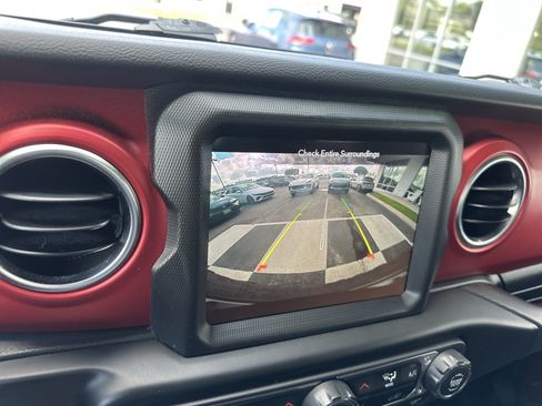Used 2022 Jeep Wrangler Rubicon AWD/4WD image 18