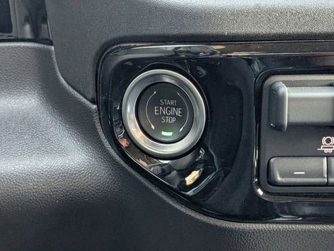 Used 2025 Chevrolet Silverado 1500 LTZ AWD/4WD image 27