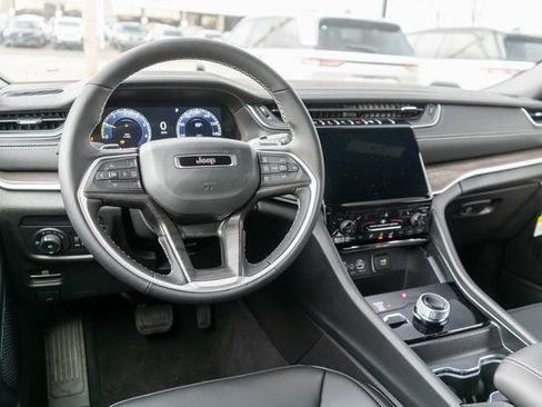 New 2025 Jeep Grand Cherokee Limited w/ Black Appearance Package image 11