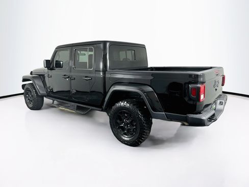 Used 2023 Jeep Gladiator Willys AWD/4WD image 5