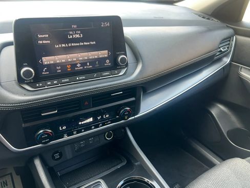 Used 2024 Nissan Rogue SV FWD image 24
