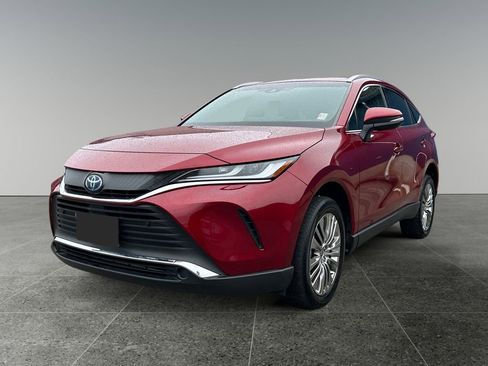 Used 2021 Toyota Venza XLE w/ Softex Package image 3