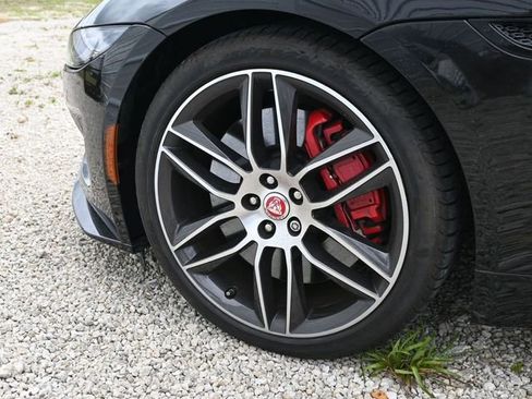 Used 2022 Jaguar F-TYPE P450 image 6