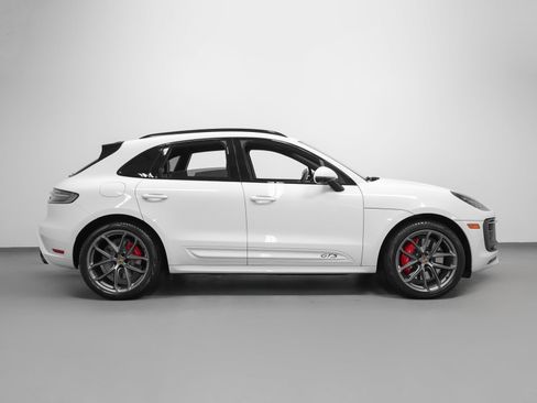 Certified 2025 Porsche Macan GTS image 13