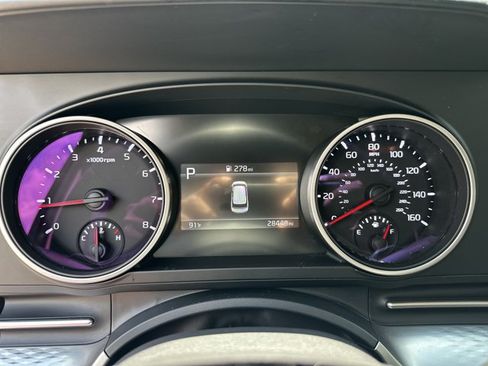 Certified 2024 Kia Carnival LX FWD image 33