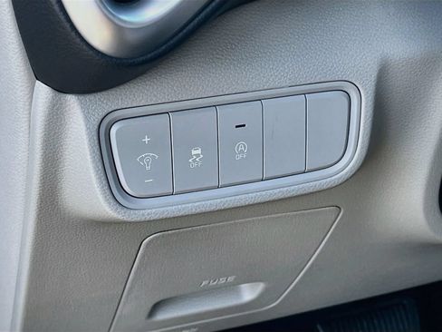 Used 2025 Kia Soul LX w/ LX Technology Package FWD image 10
