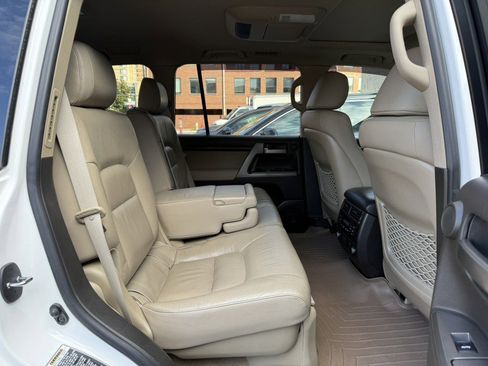 Used 2011 Toyota Land Cruiser image 33