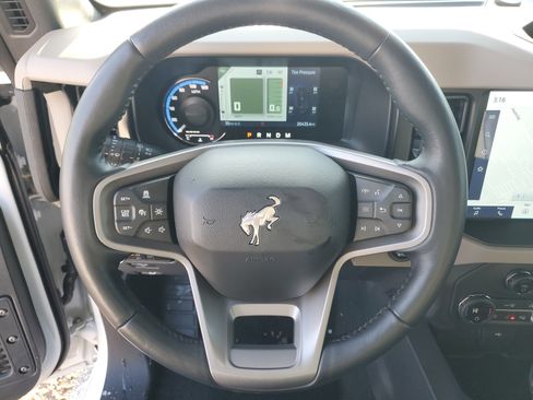 Used 2023 Ford Bronco Wildtrak image 14