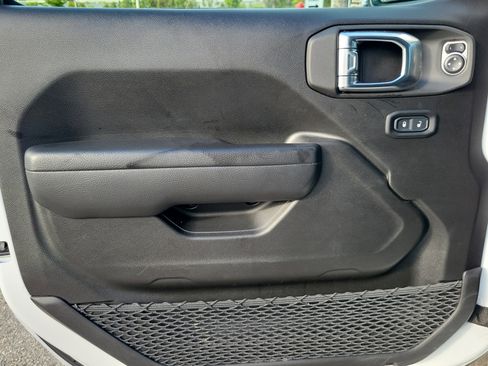 Used 2025 Jeep Wrangler Sport image 22