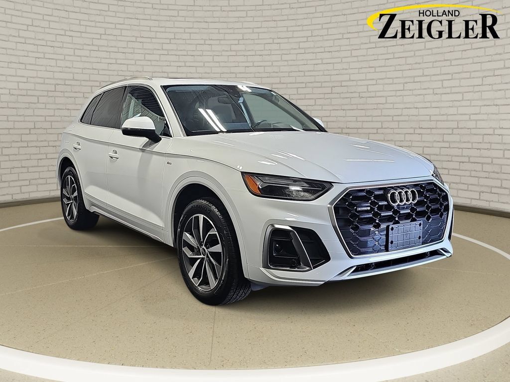 Used 2023 Audi Q5 2.0T Premium Plus w/ Premium Plus Package AWD/4WD image 3