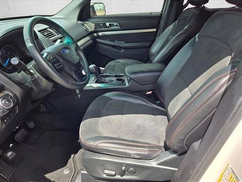Used 2019 Ford Explorer XLT w/ Equipment Group 202A FWD image 16