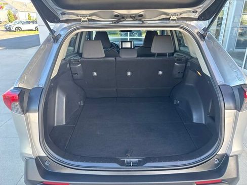 Used 2020 Toyota RAV4 XLE AWD/4WD image 30