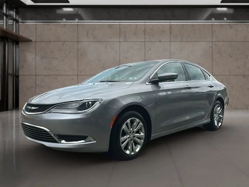 Used 2016 Chrysler 200 Limited FWD image 2