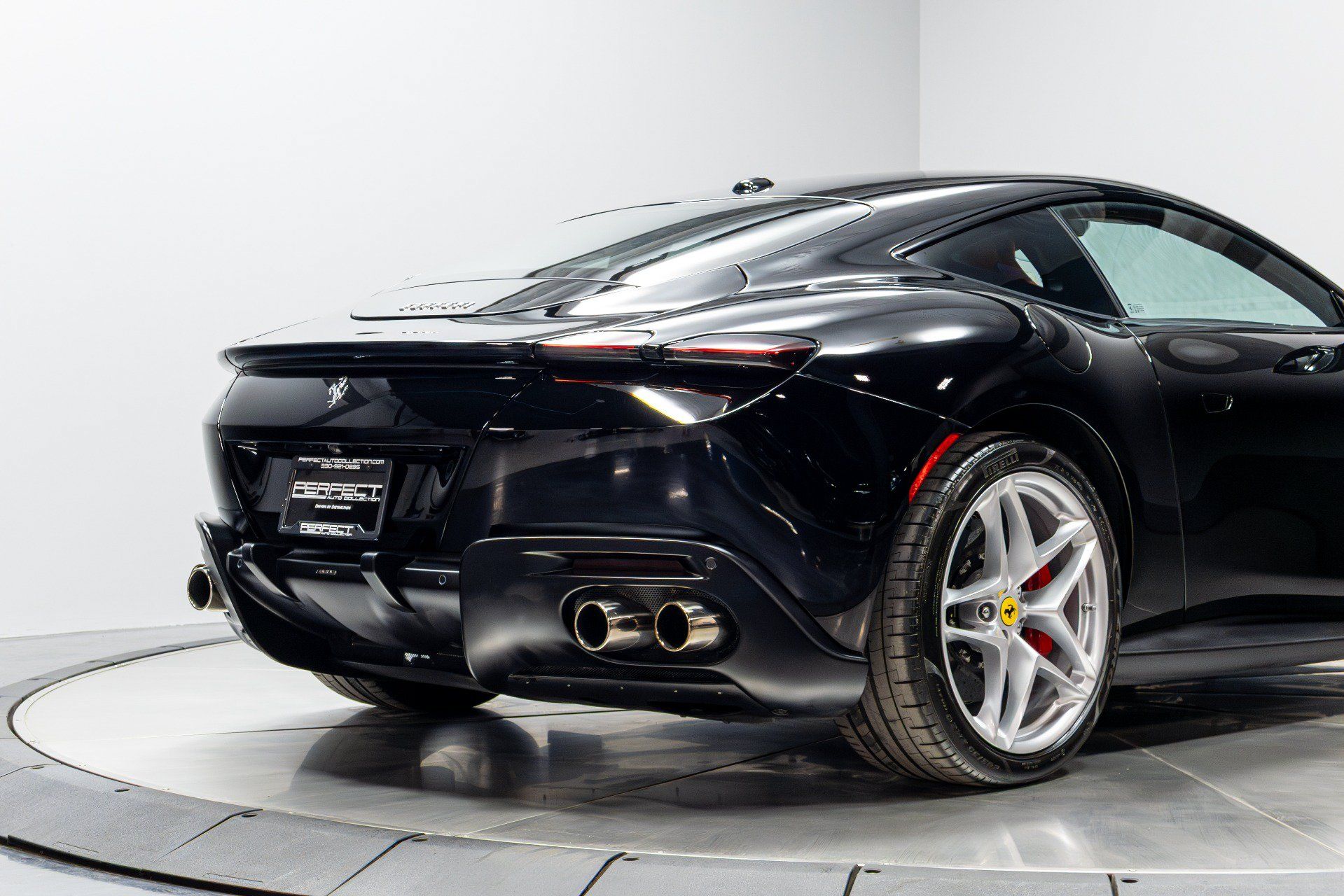 Used 2022 Ferrari Roma RWD image 18