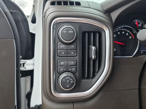 Used 2022 Chevrolet Silverado 1500 RST AWD/4WD image 19