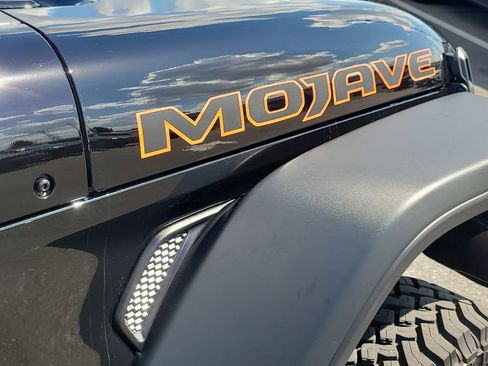 Used 2025 Jeep Gladiator Mojave AWD/4WD image 8