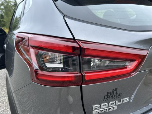Used 2022 Nissan Rogue Sport SV AWD/4WD image 4