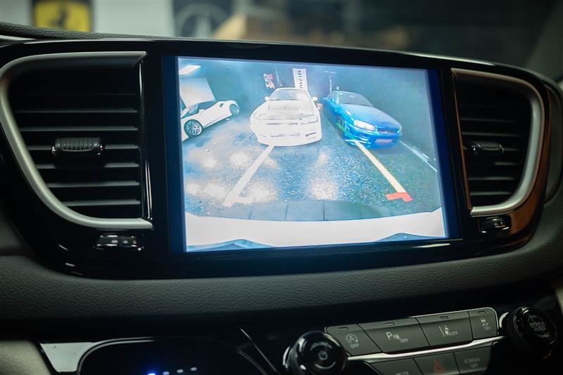 Used 2023 Chrysler Pacifica Touring-L FWD image 29