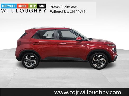 Used 2022 Hyundai Venue SEL w/ Cargo Package FWD image 4