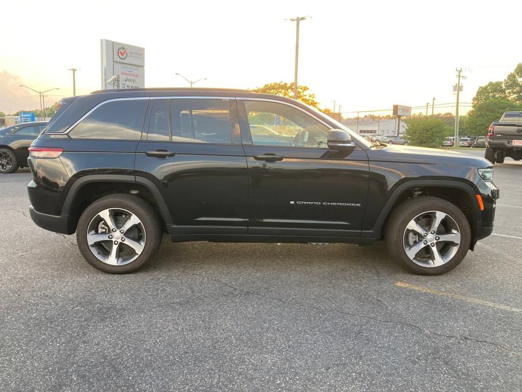 New 2024 Jeep Grand Cherokee Limited 4xe w/ Luxury Tech Group II AWD/4WD image 7