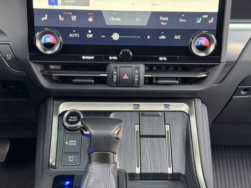 Used 2024 Lexus GX 550 image 20