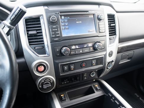 Used 2017 Nissan Titan S image 3