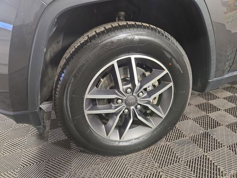 Used 2021 Jeep Grand Cherokee Limited image 36