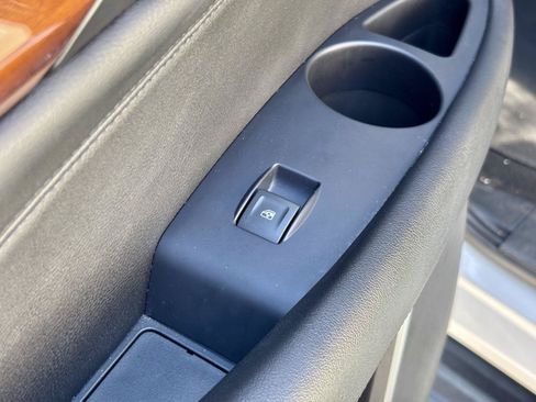 Used 2019 Cadillac Escalade Luxury AWD/4WD image 17