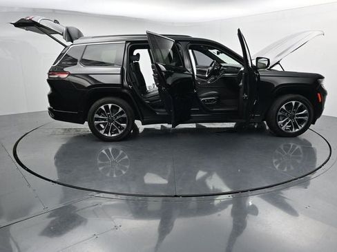 Used 2025 Jeep Grand Cherokee L Overland w/ Luxury Tech Group IV AWD/4WD image 44